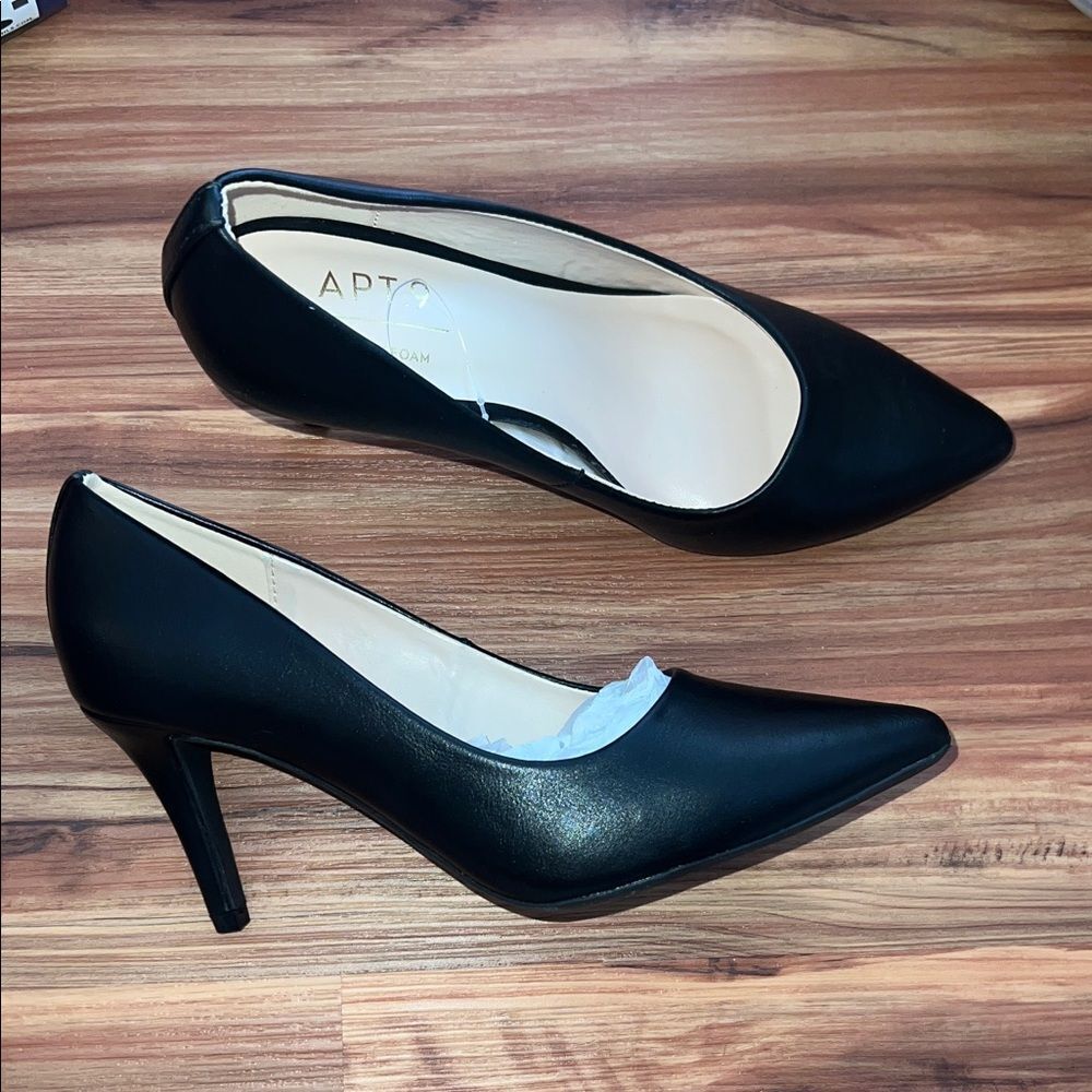 Life Stride Classic Black Heels